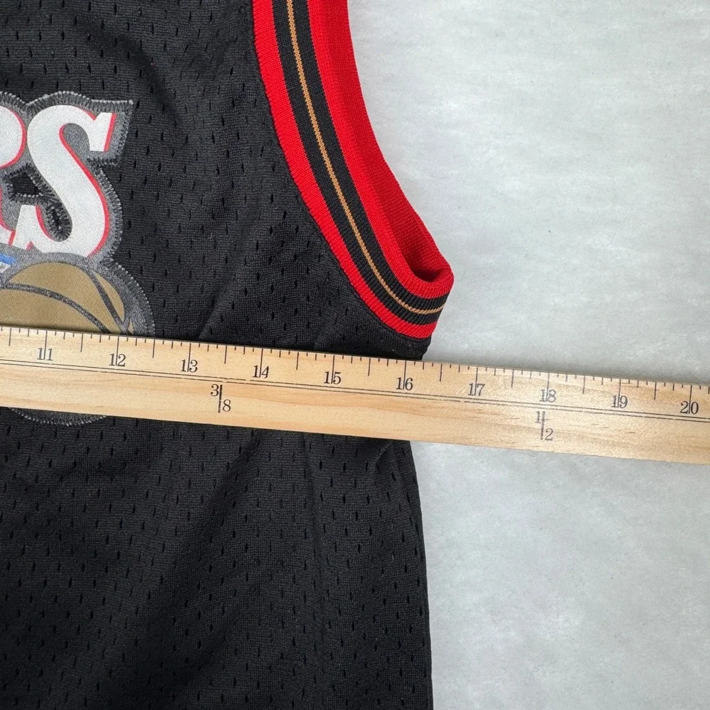 Reebok Philadelphia 76'ers Allen Iverson #3 Sixers Jersey Youth M 10-12 Black